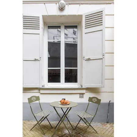 Charming With Patio Passerelle Paris